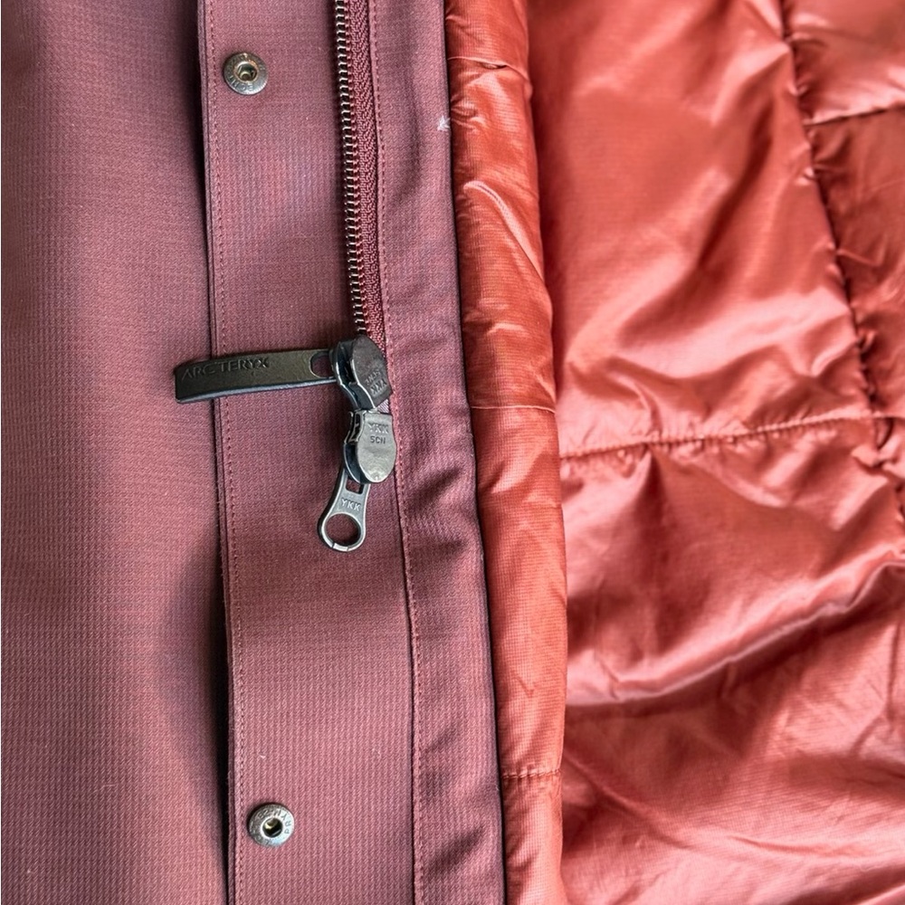 Arc'teryx Women's Patera Parka Gore-Tex Down Insulated in Deep Burgundy Flux - Picture 9 of 11